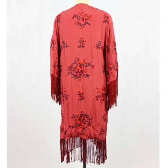 Free People Keepsakes Boho Red Floral Embroidered Fringe Kimono Size XS/S - Picture 8 of 15